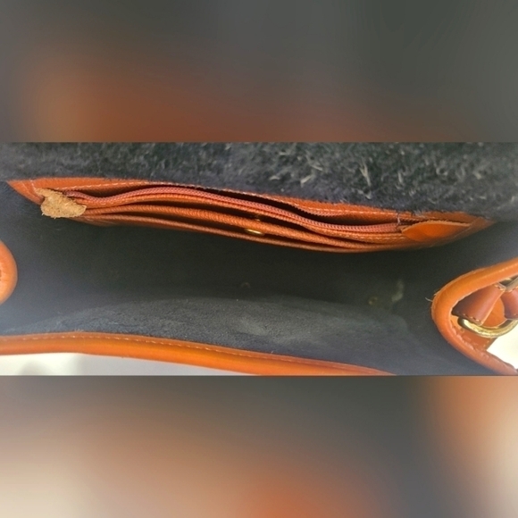 Dooney & Bourke- Vintage & Rare- Navy Blue Tan Essex Leather Shoulder Crossbody - Picture 6 of 6